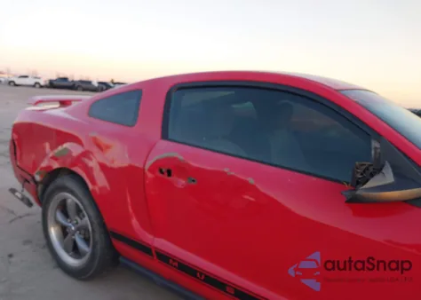 2006 Ford Mustang V6 z USA, uszkodzony, nr VIN 1ZVFT80N765177424